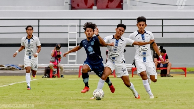 Pertandingan Persela vs PSIS. 