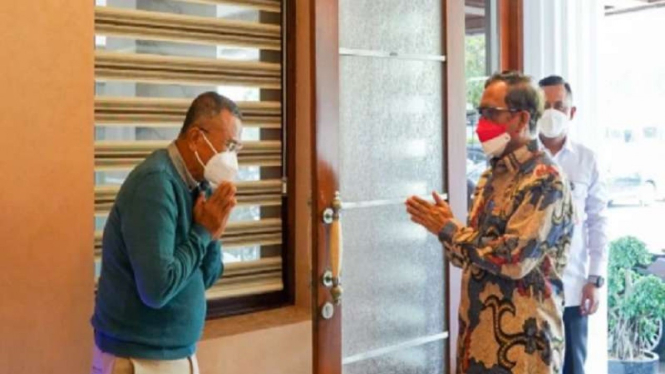 Menko Polhukam Mahfud MD bertemu Dahlan Iskan 