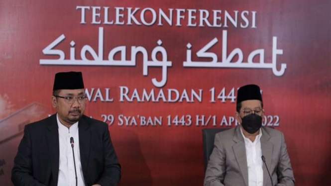 Menag Yaqut Cholil Qoumas saat bersama Wamenag Zainut Tauhid di sidang Isbat