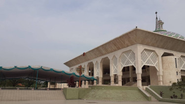 Masjid Agung Al-Amjad.