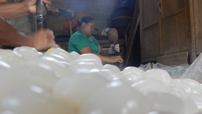 Perajin kolang kaling di Semarang