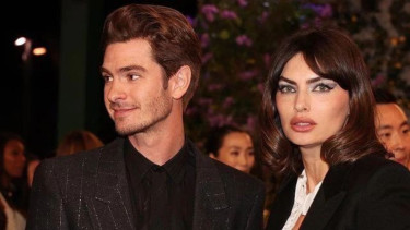 Andrew Garfield dan Alyssa Miller.