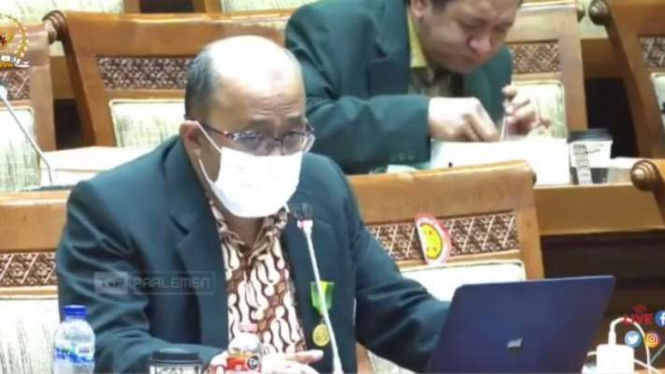 Tangkapan layar Ketua Umum IDI Adib Khumaidi dalam Rapat Dengar Pendapat bersama Komisi IX DPR di Jakarta, Senin, 4 April 2022.