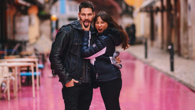 Tata Cahyani dan Bobby Tonelli