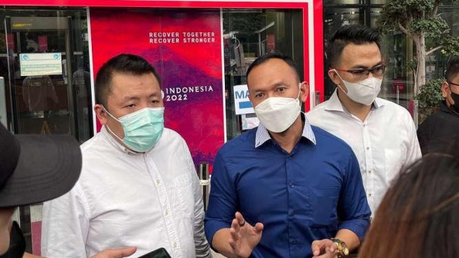 Kuasa hukum Adam Deni datangi KPK