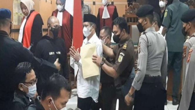 Terdakwa dugaan penistaan agama M Kece 