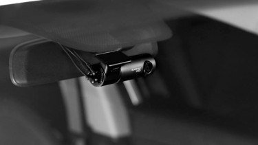 Ilustrasi kamera dasbor atau dashcam.