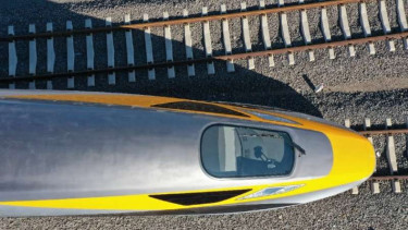Kereta cepat.