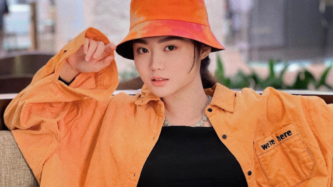 Vanessa Khong.