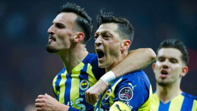Gelandang Fenerbahce, Mesut Oezil.