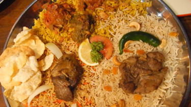 Nasi biryani.