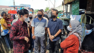 Gibran Rakabuming Raka di Lokasi Pembangunan Islamic Center