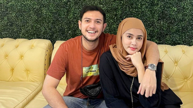 Rifky Balwel bersama sang istri, Biby Alraen 