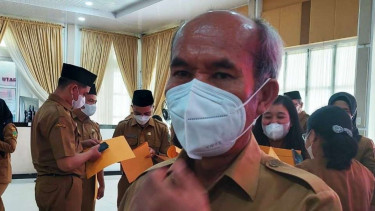  Plt Kepala Dinas Pendidikan Provinsi Sumatera Utara, Lasro Marbun.