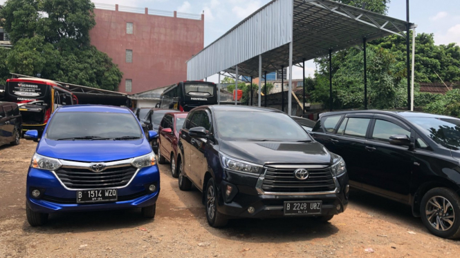 Ilustrasi mobil rental atau mobil sewaan.
