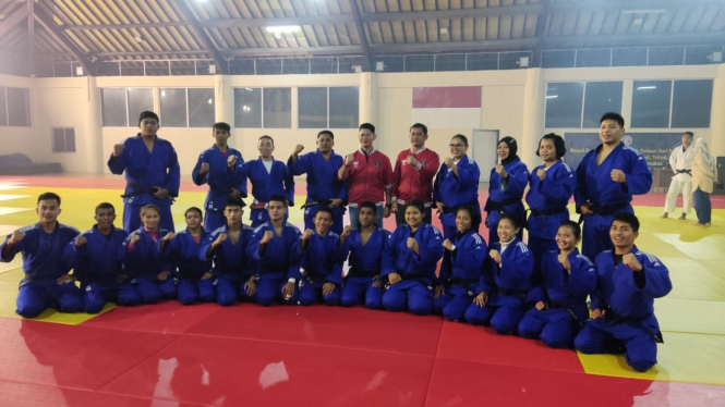 Ketum PB PJSI Maruli Simanjuntak bersama dengan Ketum NOC Indonesia