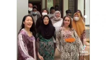 Nani Wijaya bersama keluarga