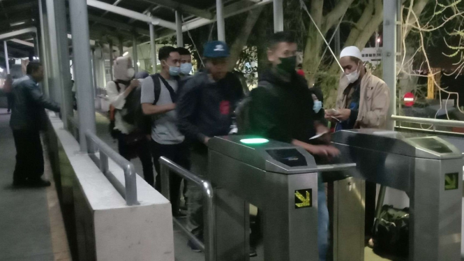 Pemudik di Pelabuhan Merak, Banten.