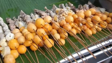 Sate telor khas Semarang.