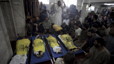 Empat anak Palestina yang terbunuh atas serangan udara Israel saat bermain di pantai, di jalur Gaza saat perang tahun 2014.
