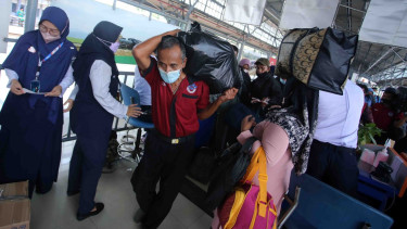 Mudik Lebaran 2022 di Stasiun Pasar Senen Jakarta Pusat.
