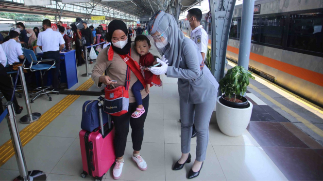 Ilustrasi mudik Lebaran di Stasiun Pasar Senen Jakarta