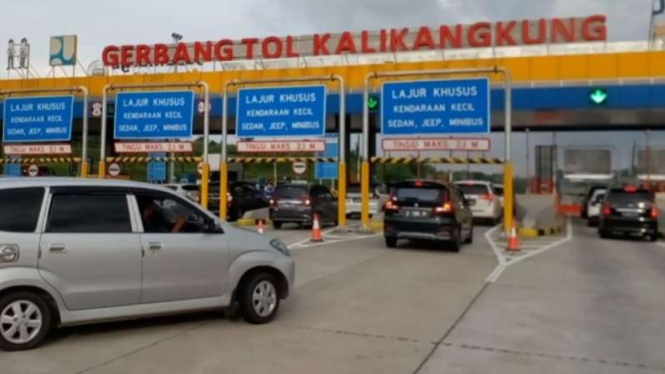 Suasana arus mudik gerbang tol Kalikangkung.