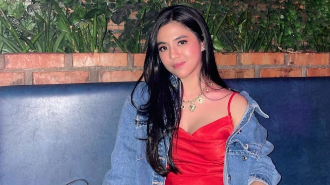 Putri Una atau DJ Una