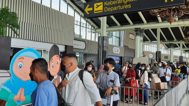 Suasana Pemudik di Bandara Soetta.