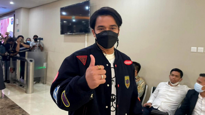Billy Syahputra.
