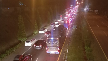 Macet di tol Tangerang-Merak.