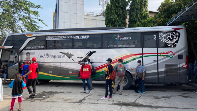 Ilustrasi mudik menggunakan bus