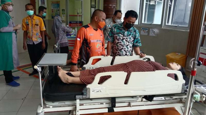 Seorang bidan yang tengah hamil tua nekat melompat ke sungai Bengawan Solo