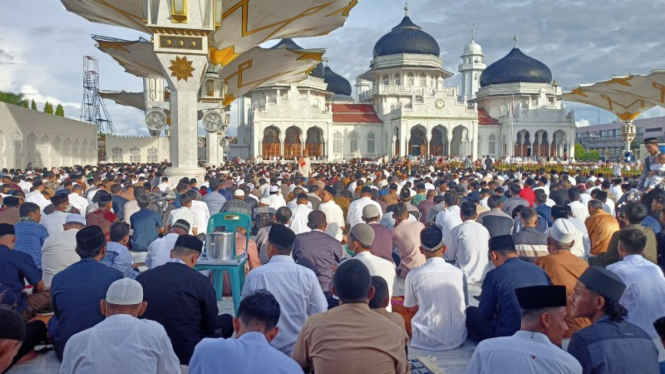 Jamaah salat id di Masjid Raya Baiturrahman Banda Aceh. 