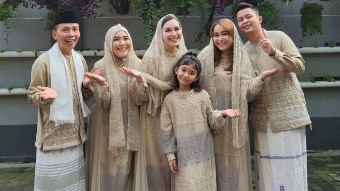 Keluarga Ayu Ting Ting