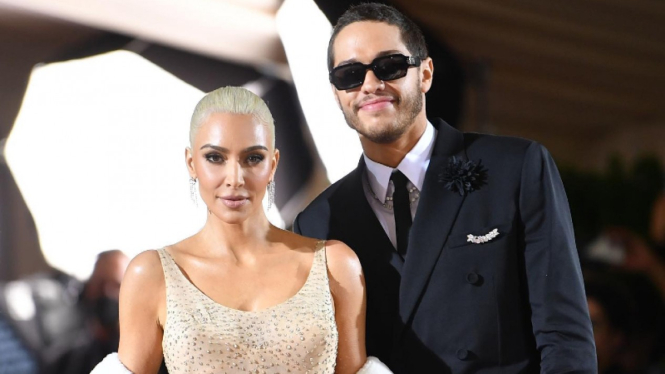 Kim Kardashian dan Pete Davidson.