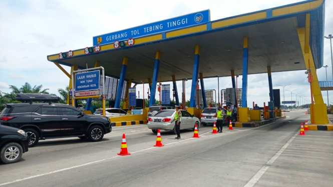 Gerbang Tol Tebing Tinggi.