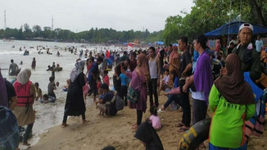 Pantai Carita dipadati pengunjung (Foto Lama)