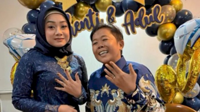 Komedian Adul tunangan.