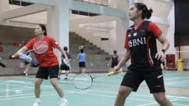 Greysia Polii menyambangi latihan skuad Piala Uber Indonesia di Thailand