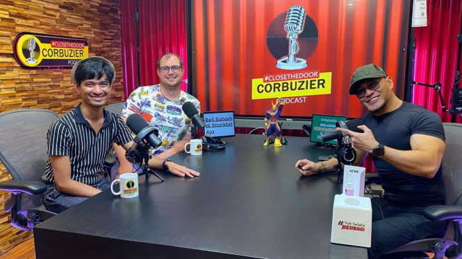 Deddy Corbuzier dan pasangan gay Ragil Mahardika dan Frederik Vollert