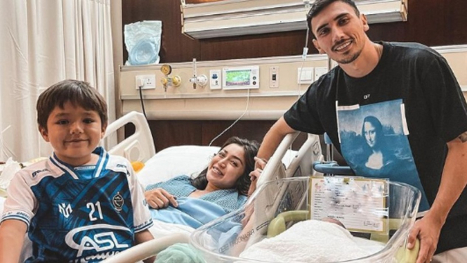 Keluarga Vincent Verhaag dan Jessica Iskandar