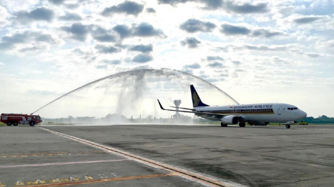 Penyambutan Singapore Airlines di Bandara Internasional Kualanamu.