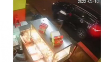 Maling Hape Naik Mobil mewah