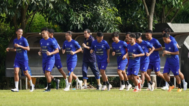 Pemain Arema FC menjalani latihan perdana