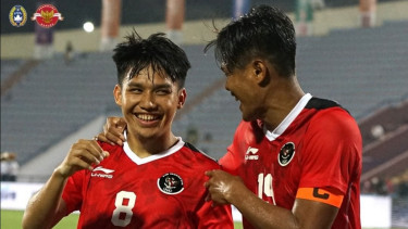 Pemain Timnas Indonesia, Witan Sulaeman dan Fachrudin Wahyu Aryanto. 