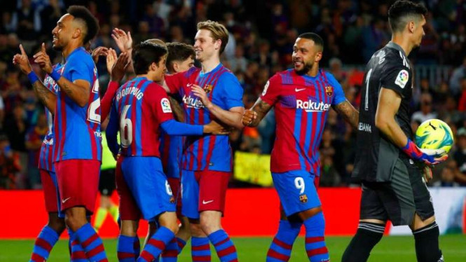 Pemain Barcelona rayakan gol.