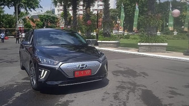 ilustrasi mobil dinas.