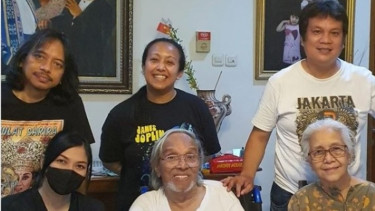 Momen kebersamaan Fryda Lucyana bersama Bob Tutupoly