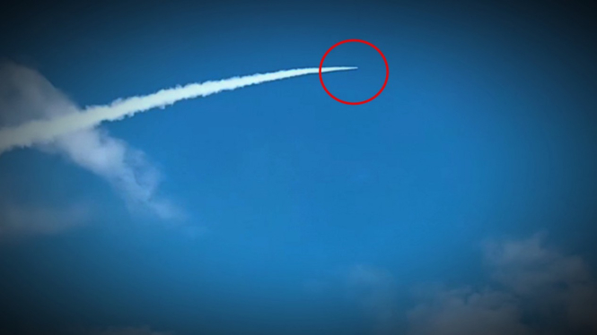 VIVA Militer: Penembakan Roket Astros Pussenarmed TNI AD.